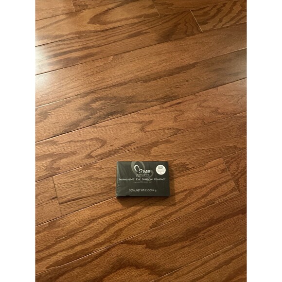 ME Makeover Essentials IntrigueME  Eye Shadow Compact EnchantME Color Set - Picture 4 of 4